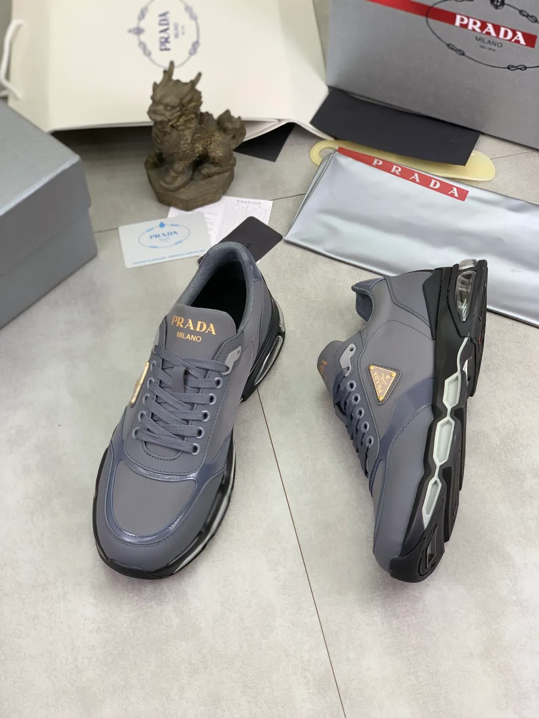 Men's men's shoes 💰pP640 💰[New model] The top version is now available on the official website, 🆘 The air-cushion shock-absorbing thick-soled trendy brand (Prada) is the main popular model, the avant-garde and versatile fashionable men's shoes are privately modeled, and the cowhide surface is spliced 1:1.. The fashion is simple, the original imported cowhide feet; the atmosphere, personality, more fashionable, eye-catching, and pursuit of class, it will subvert the old idea, and be with you to spend time with fashion trendsetters! Must keep for yourself ! Tall and comfortable, large and low, high-end quality workmanship. Size: 38-45; 3️⃣colors available.